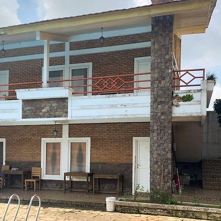 Urbanview Hotel Villa Q Gisting Bandjarnegeri Eksteriør billede