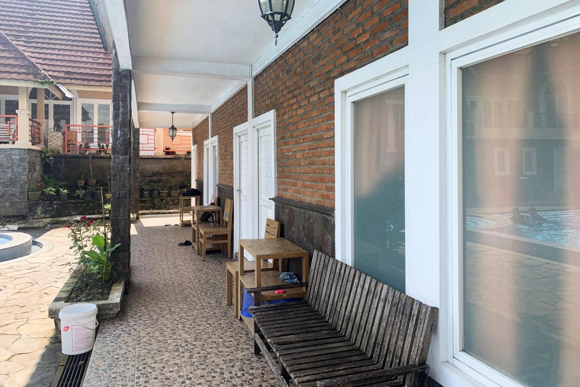 Urbanview Hotel Villa Q Gisting Bandjarnegeri Eksteriør billede