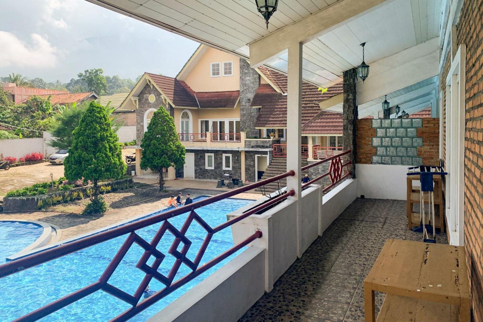 Urbanview Hotel Villa Q Gisting Bandjarnegeri Eksteriør billede