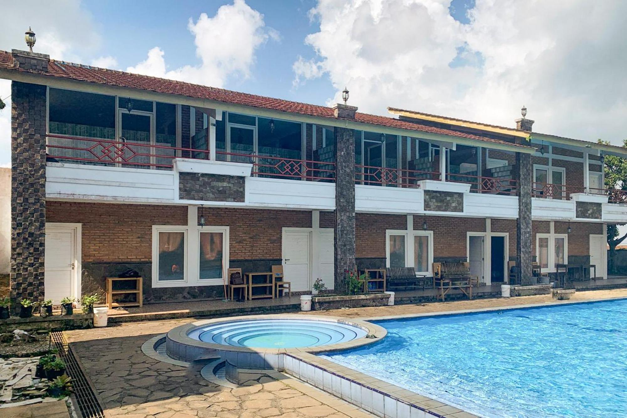 Urbanview Hotel Villa Q Gisting Bandjarnegeri Eksteriør billede
